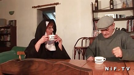 Bir masaj porno köylü türk sırasında Milf